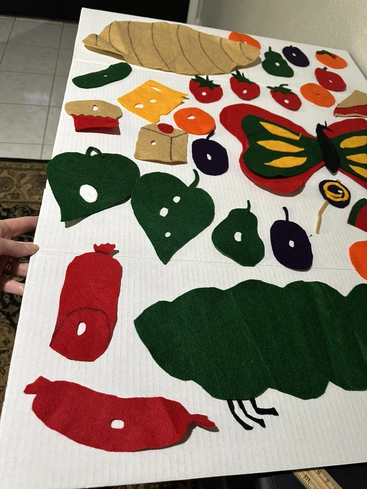 Juego de fieltro The Very Hungry Caterpillar hecho a mano escuela aprendizaje visual sala escolar Foto 3 de 4