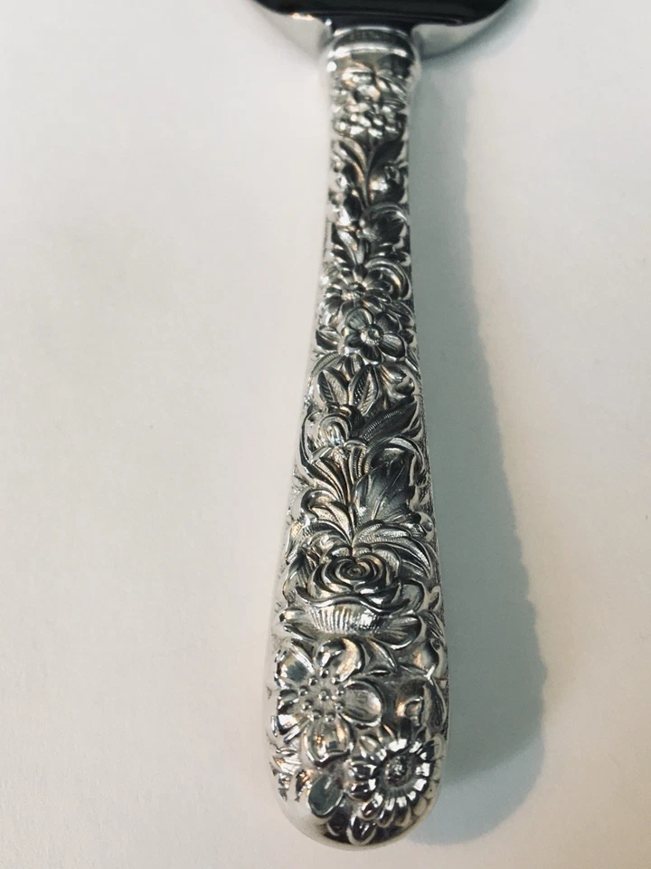 Lâmina de aço inoxidável para servidor de queijo Kirk & Son Stieff prata esterlina Repousse 6-1/2" - Imagem 2 de 2