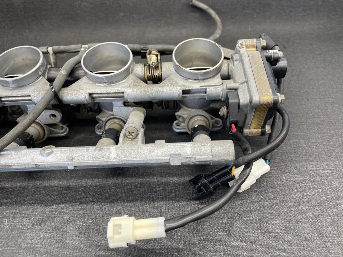 01-03 Suzuki GSXR 600 Throttle Bodies Fuel Injectors Air Intake