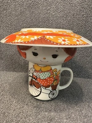 Vintage 3-Piece Stackable Strawberry Girl Plate Mug Bowl Children's Set - Bild 1 von 4
