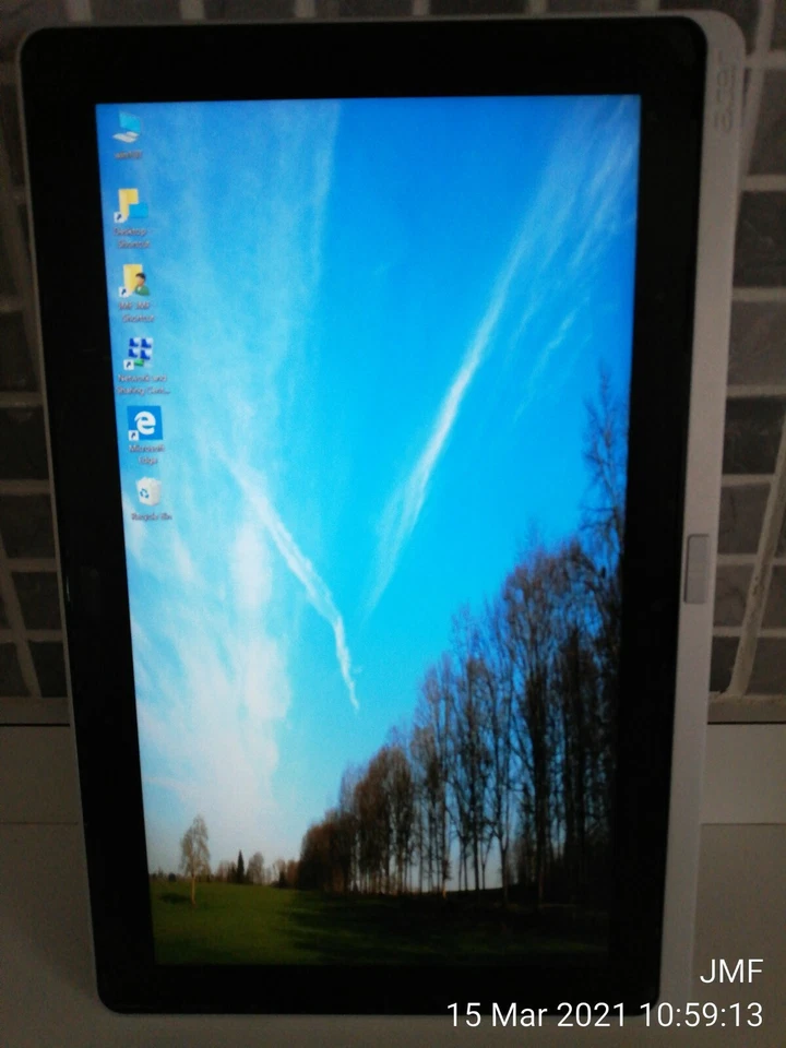 Acer Iconia W700P 11.6-inch IPS windows laptop Tablet PC Intel i5 1.8ghz 4gb  - Image 2 of 4