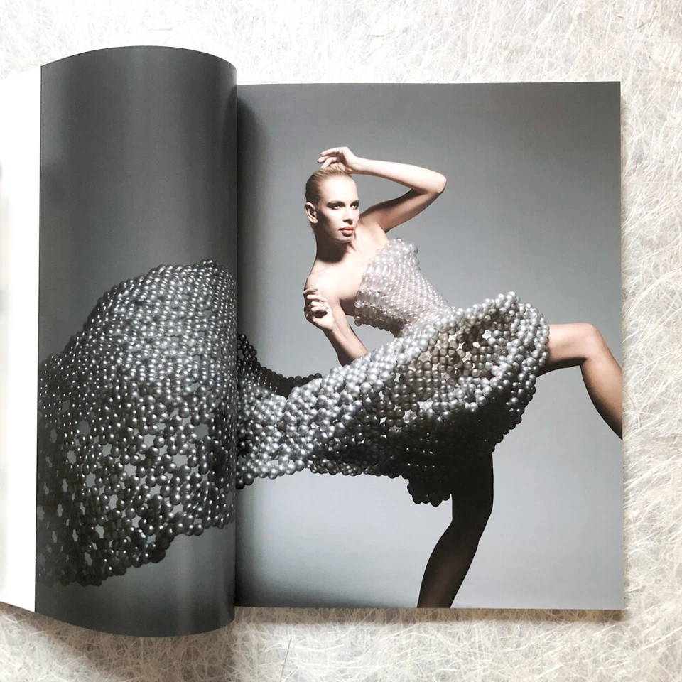 Balloon Art Daisy Balloon HOSOKAI Rie KAWADA Takashi Fashion Photography Artwork - Image 4 of 4