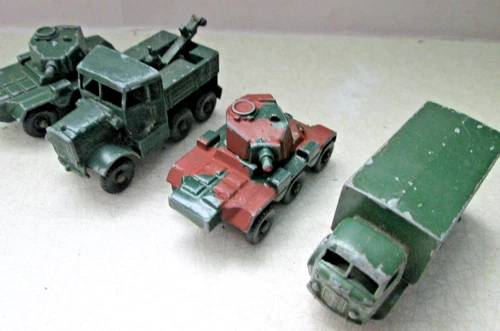 LESNEY ( Matchbox ) MILITARY VEHICLES x 4