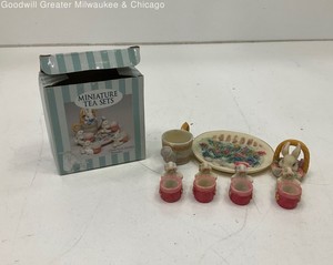 IOB Vintage 1995 C.F. Enterprises Miniature Tea Set Honey Bears #48702S