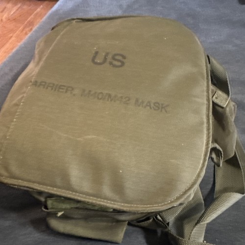 US Military Issue M40/M42 Protective Gas Mask Size Medium