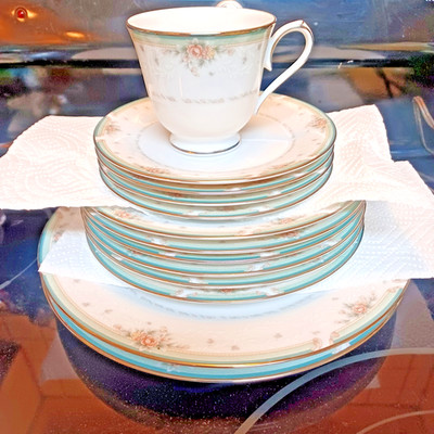 Noritake Greenbrier 4101  2 Dinner Plates - 6 Salad - 4 Dessert plates & 3 Cups