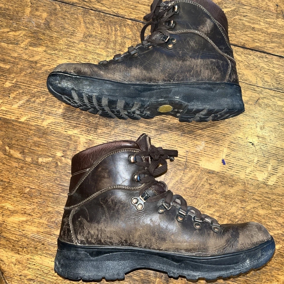 LL Bean Gortex Hiking Boot Mens 42 or 8 1/2 Vibram Soles - Image 3 of 4