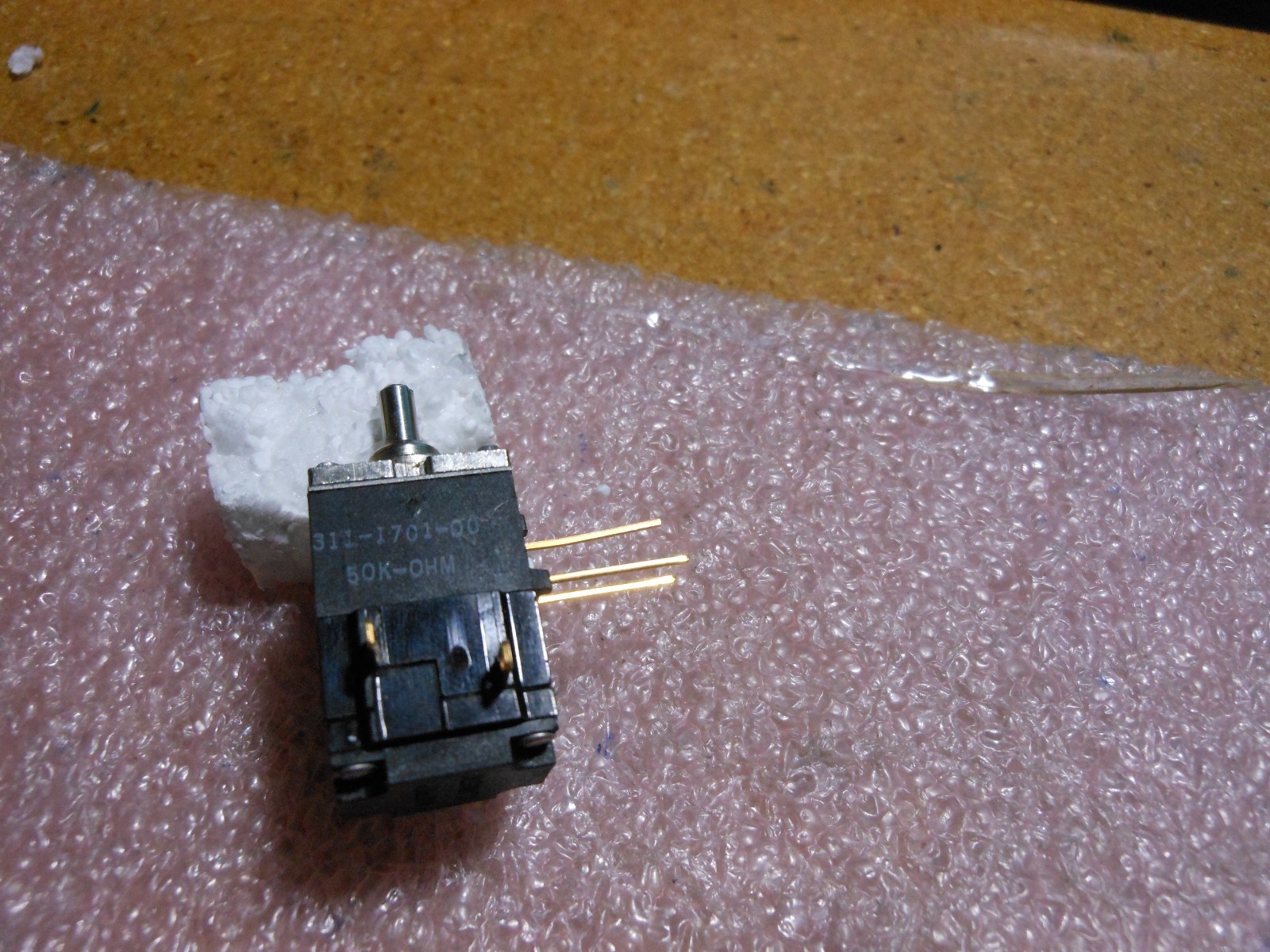 CLAROSTAT / TEKTRONIX RESISTOR 311-1701-00 NSN 5905-01-048-5356  