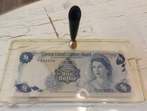 1971 Cayman Islands One Dollar Cast In Resin Penholder Queen Elizabeth
