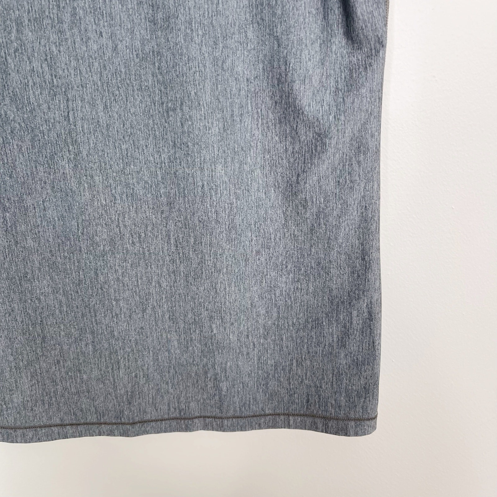 Under Armour Womens Medium M Heather GrayFitted HeatGear Short Sleeve Tee Shirt thumbnail 4