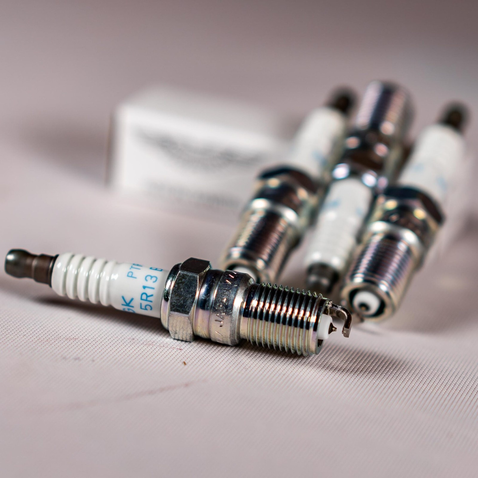 Aston Martin DB9 DBS Vanquish Rapide Virage V12 Vantage Zagato Spark Plugs Set
