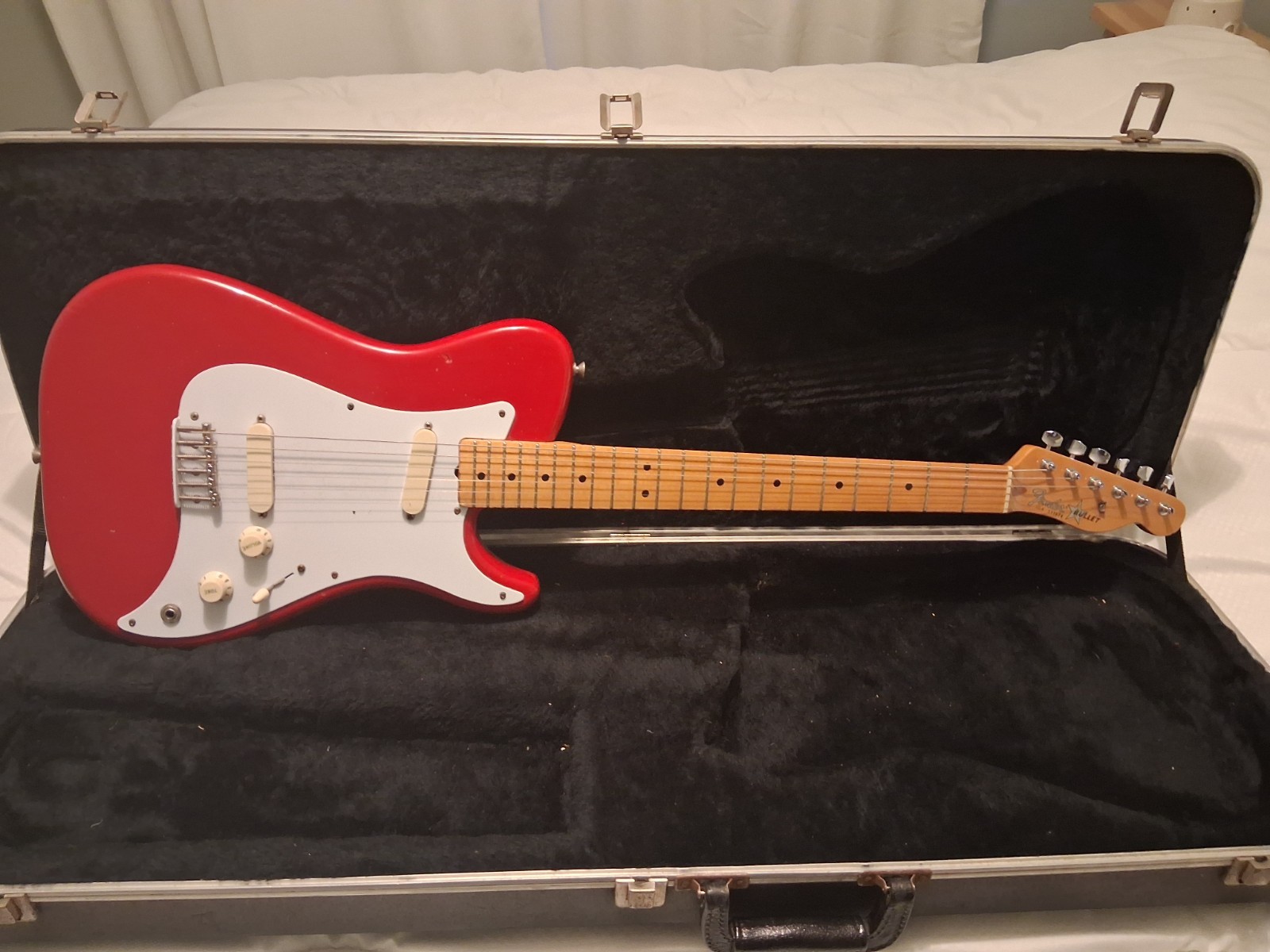 Fender Bullet 1981 Made in Fullerton USA PLAYS LIKE BUTTER ORIGINAL FENDER CASE