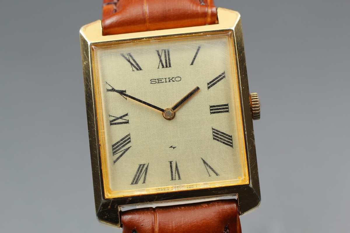 時計 VINTAGE SEIKO CHARIOT TANK Vintage Seiko Chariot Tank in grey frosted dial. Now Available