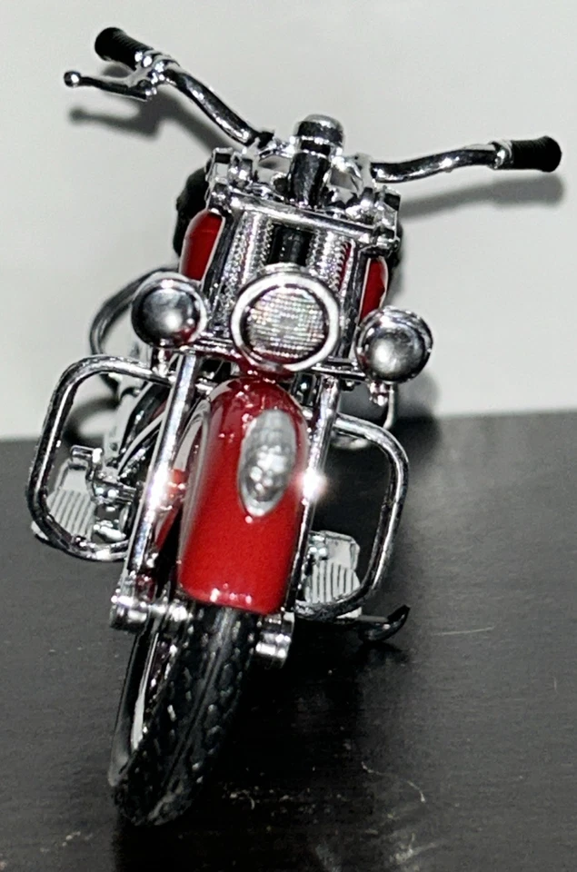 Maisto Indian Chief Red Motorcycle DieCast Metal With Plastic Parts 1:18 1999 - Image 4 of 4