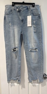 Risen Women's High Rise Boyfriend Jeans Size 2XL Lightwashed Distressed NWT Boho