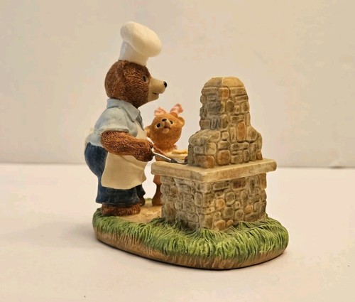 Hallmark Tender Touches Servin’ Up Smiles! 1990 Bears BBQ Figurine - Picture 3 of 10