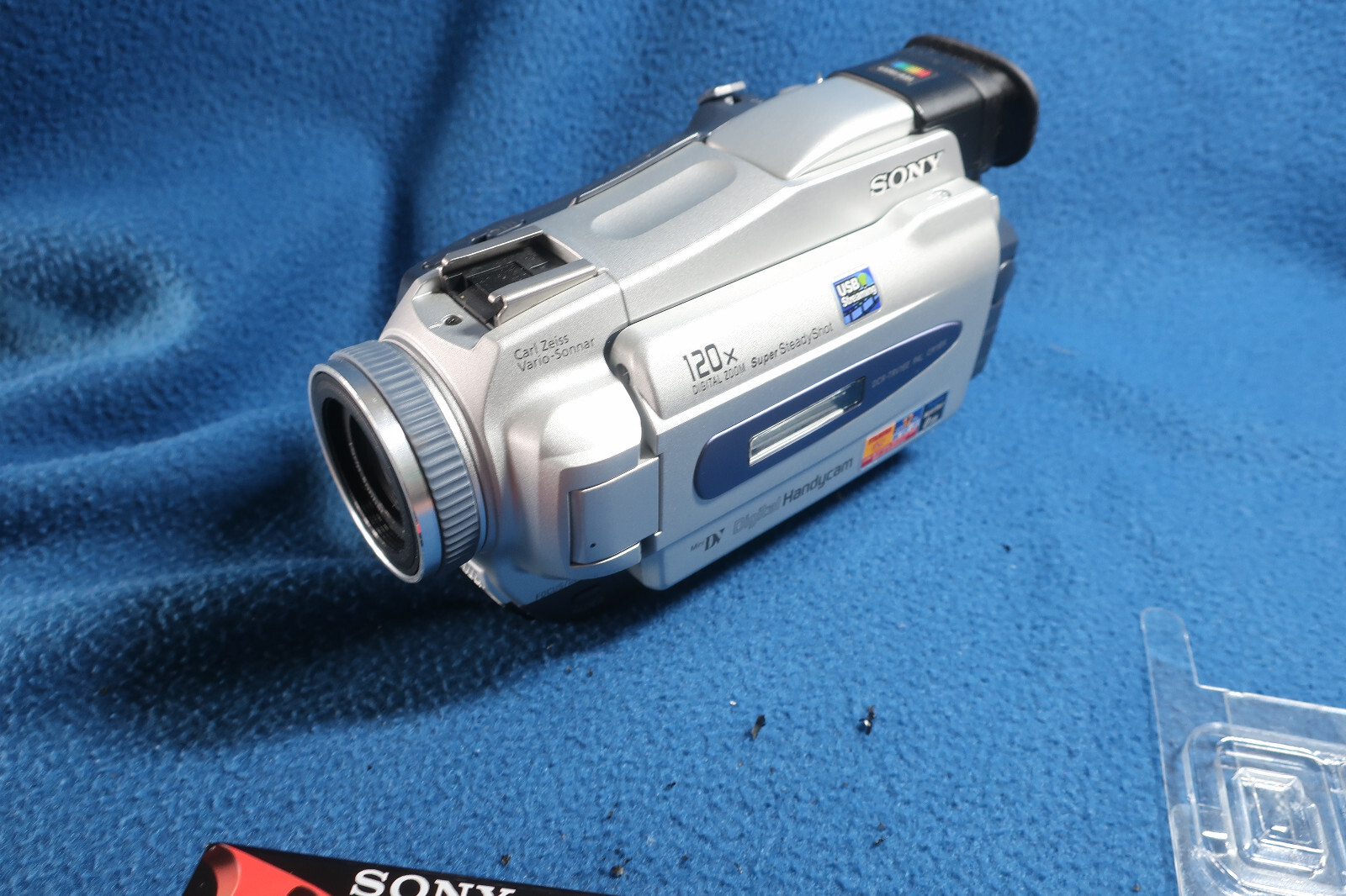 Sony DCR TRV16E MiniDV Digital Handycam Video Camera Recorder 120x