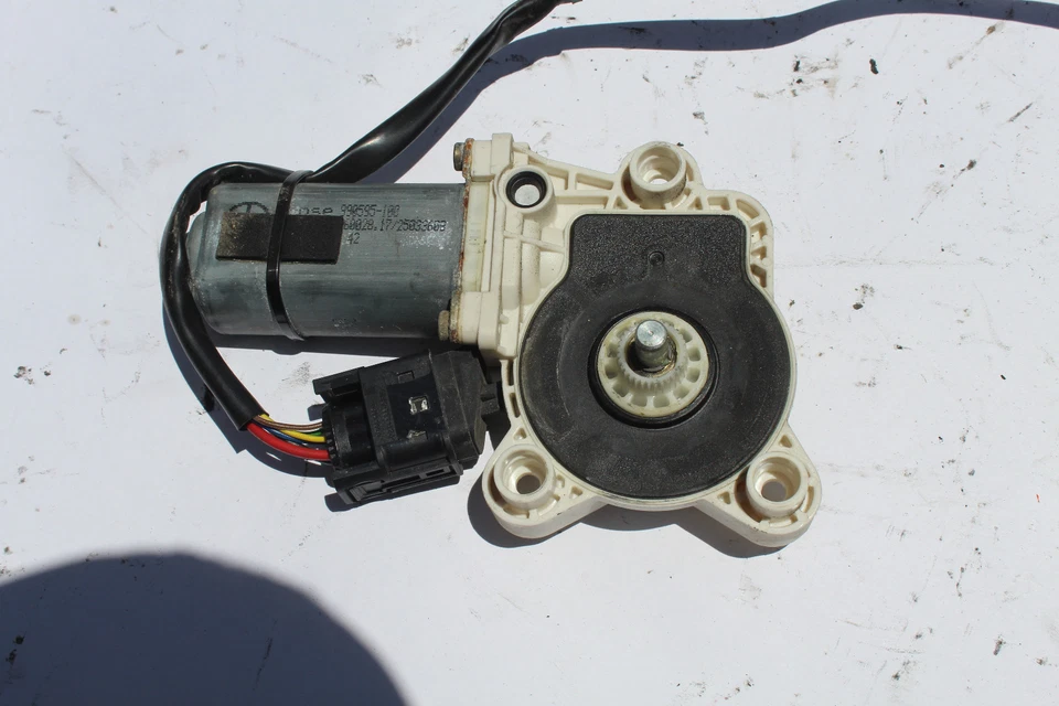 2003-2006 MERCEDES BENZ S600 LH DRIVER SIDE WINDOW REGULATOR MOTOR K2703 - Image 3 of 4