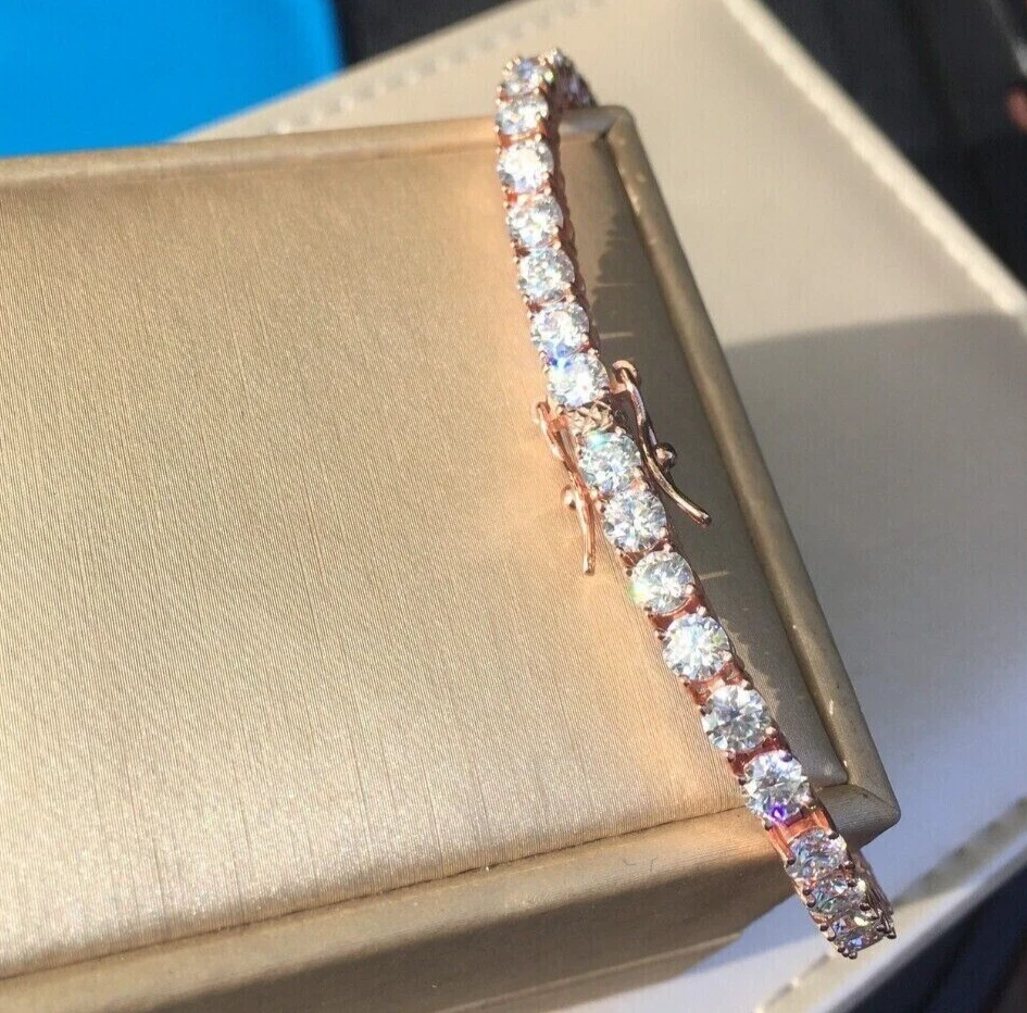 Brazalete de tenis para hombre de diamantes de corte redondo creado en laboratorio de 7 quilates enchapado en oro rosa de 14 k Foto 2 de 4