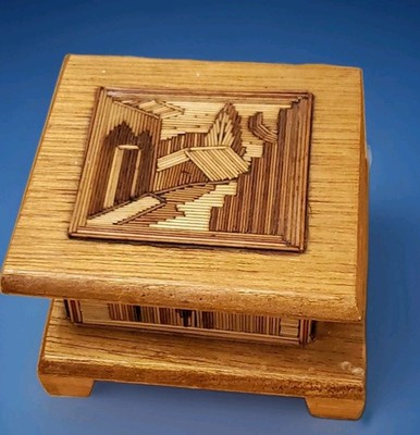 VINTAGE STROHARBEIT STEMPEL oder RING BOX INTARSIEN DESIGN KLAPPDECKEL 2,5x2,5x1,5'' 