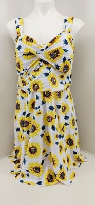 Aqua Eve White, Yellow Floral, Padded Tankini Top. Size 22W