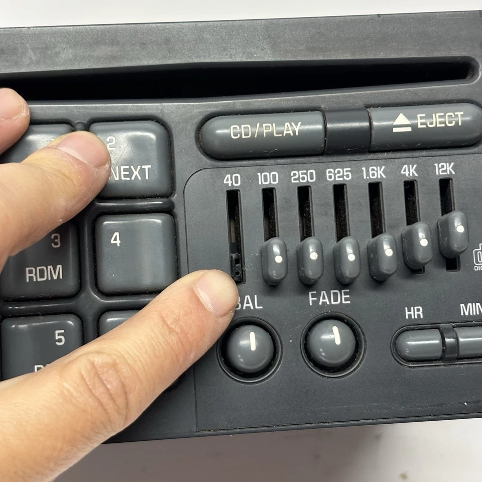 97 98 99 00 01 02 03 Pontiac Grand Trans Prix Am Firebird Delco CD radio Stereo - Image 4 of 4