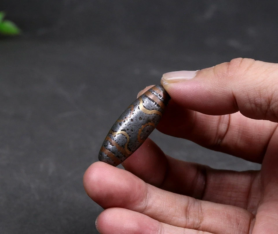 Tibetan Himalayan, Nepalese old Dzi beads, meteorite iron beads - Image 4 of 4