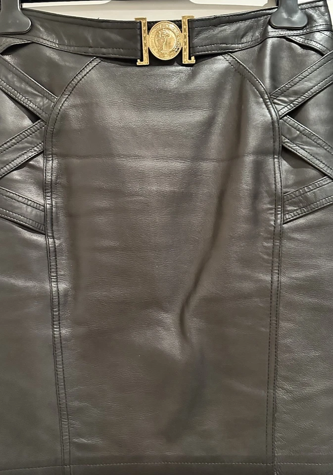 FALDA DE CUERO GENUINO VERSACE Foto 2 de 4
