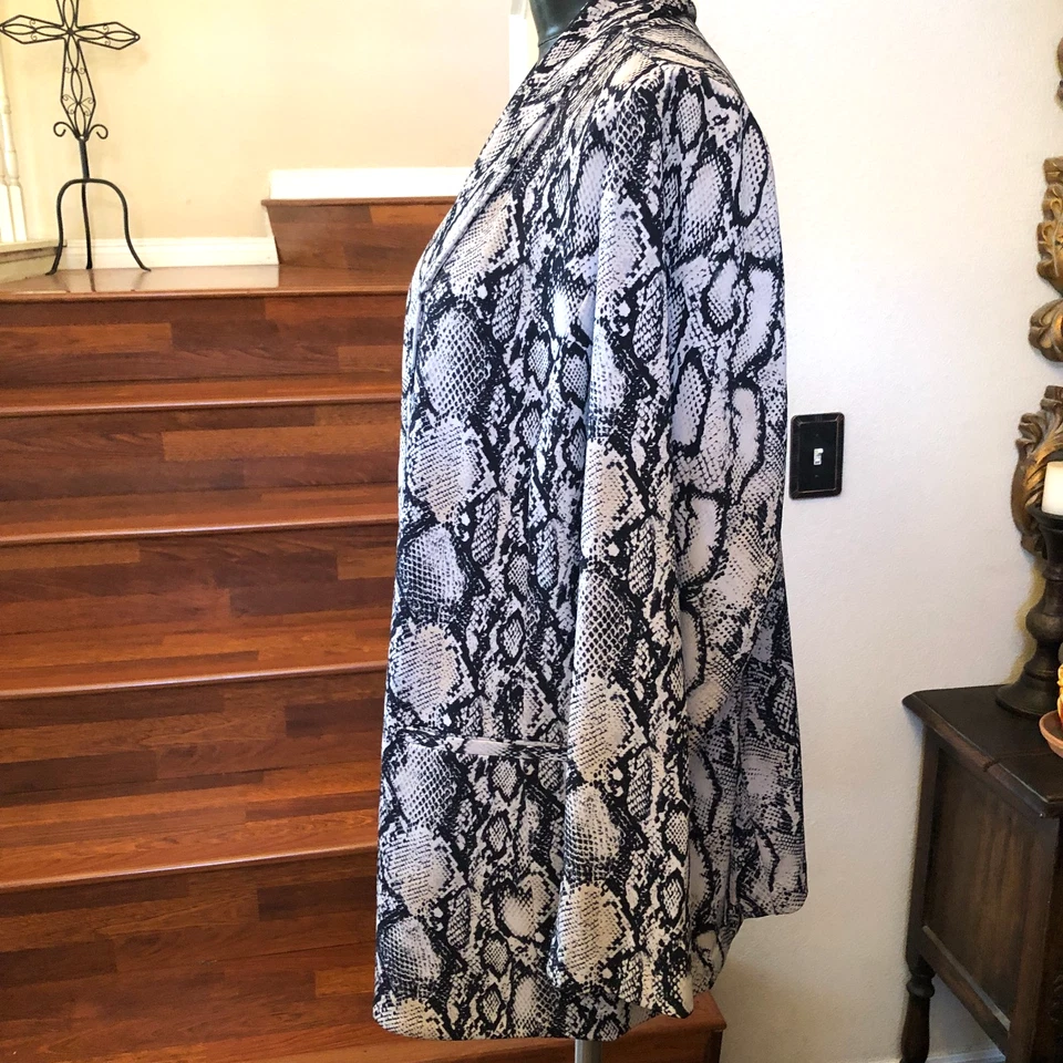 Blazer/chaqueta Susan Graver 2XL gris/negro de piel de serpiente con bolsillos nueva sin etiquetas Foto 3 de 4