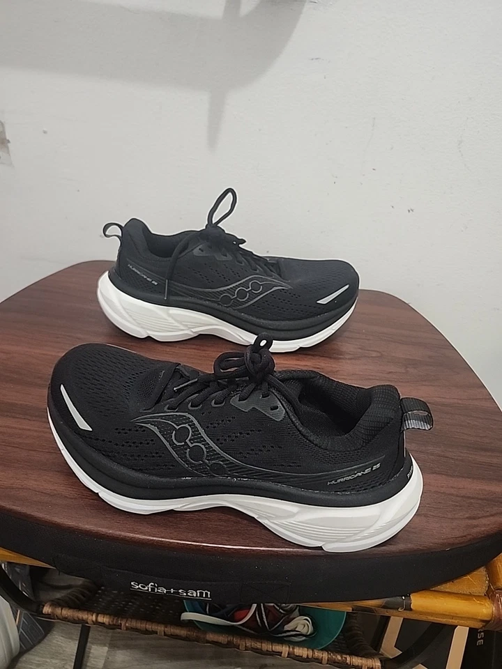 Zapatos para correr Saucony Hurricane 25 - para mujer 8,5 - negros/blancos Foto 4 de 4