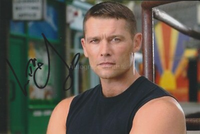 John Partridge HAND signed 6x4 Foto Autogramm Schauspieler Christian Something Jamie D