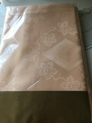 Tovaglia colore pesca, 110” x 70”, poliestere - Foto 4 di 6
