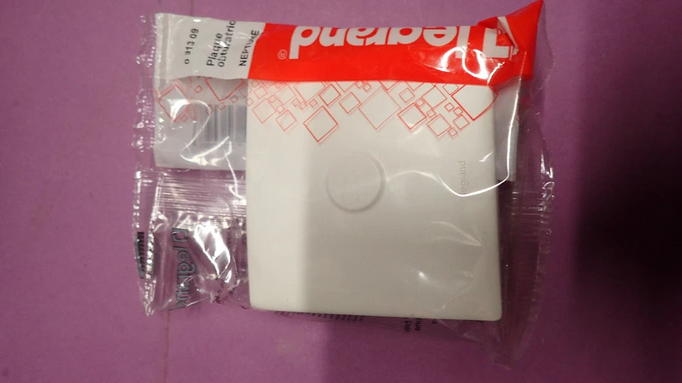 Legrand 91309 - Plaque Obturateur cache dérivation LEGRAND NEPTUNE à Griffes