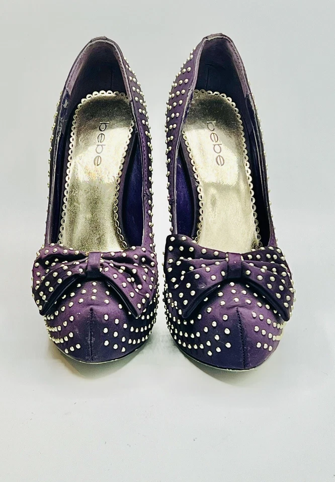BEBE LIZZY Satinado Dorado Tachonado Morado Arco Plataforma 5”/2” Tacones EE. UU. 7 Foto 2 de 4