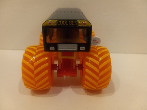 SPIN MASTER MONSTER JAM Higher Education 1/64 FIRE AND ICE - Hot Wheels - Picture 3 of 8