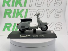 Piaggio Vespa 125 TS Maisto 1/24 Silver 1975