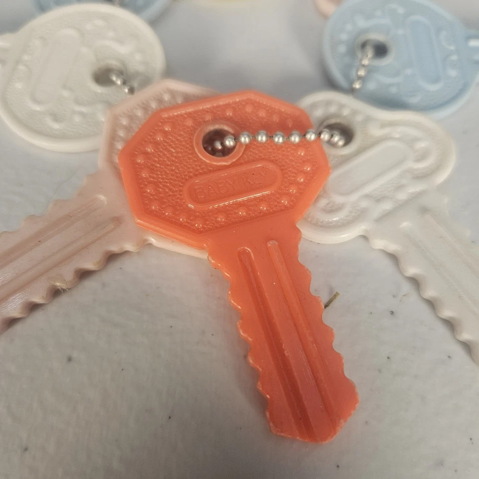 Vtg MCM Baby Teething Keys BABY WORLD CO. INC 1950s Chain Retro - Image 3 of 3