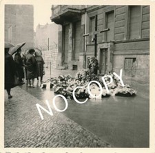 Foto Kr&auml;nze f&uuml;r Olga Segler Bernauer Str. 34, Berlin, DDR, 60-er Jahre B 1.44