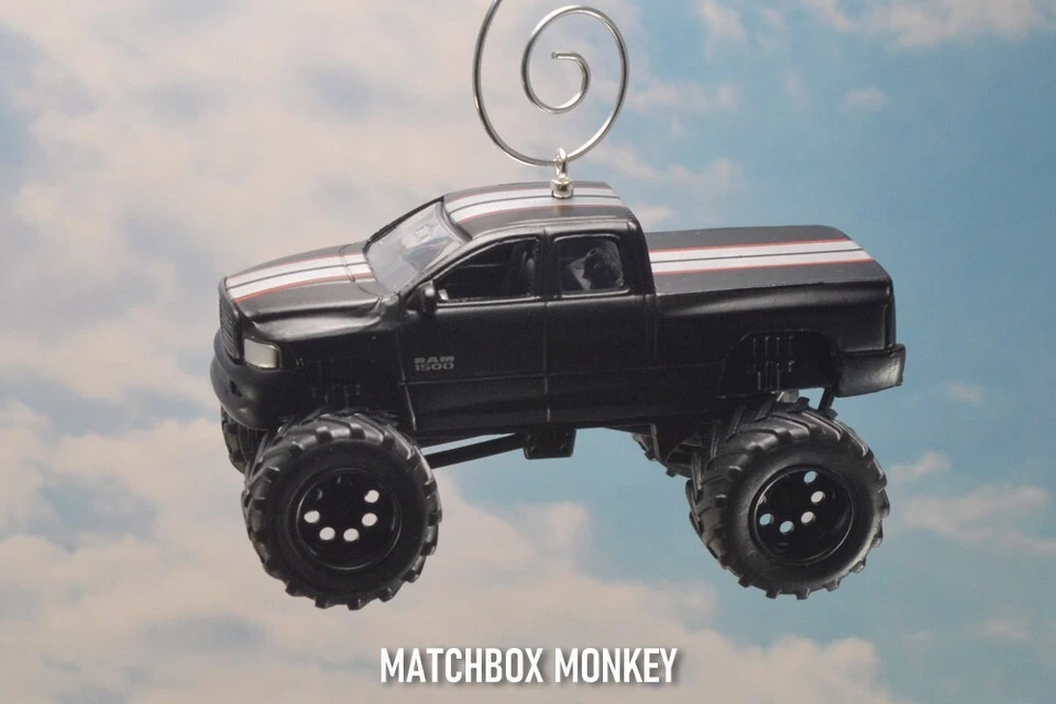 Dodge Ram 1500 2003 camioneta pickup cabina extendida elevada 1/64 adorno navideño personalizado Foto 2 de 4