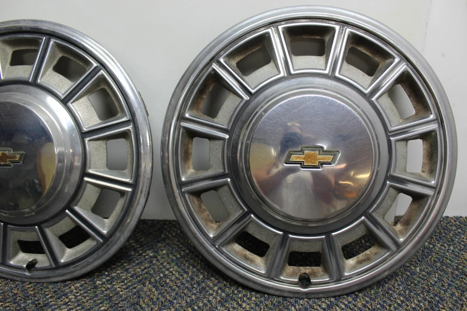 Оригинальный комплект из 4 13-дюймовых колпаков ступицы галстука-бабочки GM 1980-1984 Chevrolet Citation (SVM14A) от оригинального производителя - Изображение 2 из 4