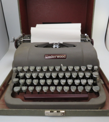 Underwood Vintage Portable Finger Flite Champion Typewriter