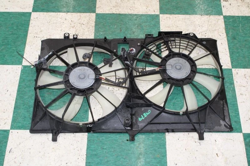 Conjunto de motor ventilador de refrigeración radiador Toyota Sienna 2011-2016 OEM Foto 2 de 4