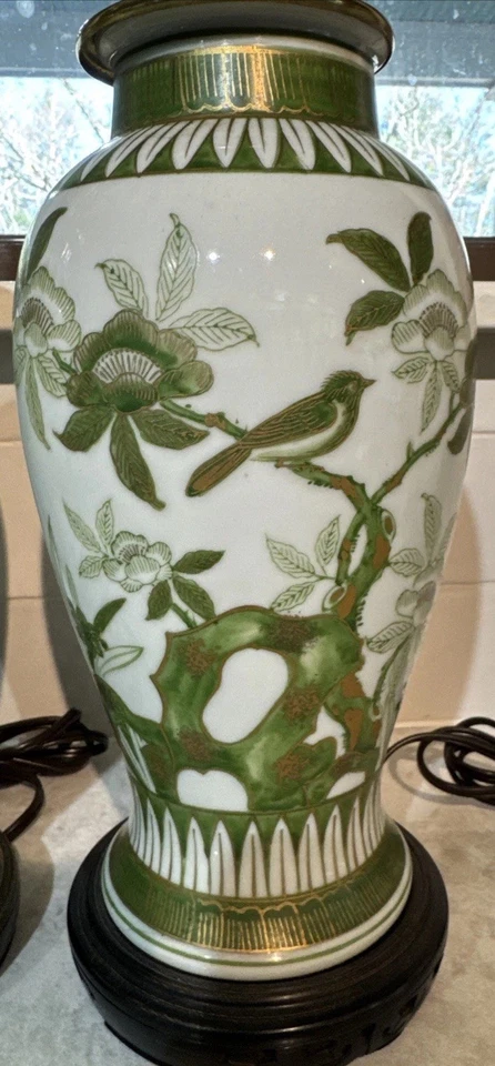 Hermoso par de lámparas de mesa Chippendale jarrón de porcelana japonés vintage a juego Foto 3 de 4