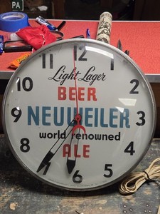 old CL 500 Vintage Neuweiler Light Lager Beer Clock Glass Lit ALLENTOWN PA Pam
