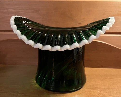 Rare Vintage Fenton Emerald Green Glass Snow Crest Top Hat Vase Large
