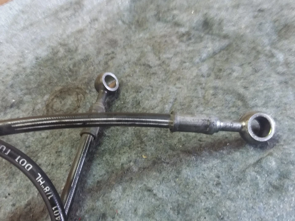 Manguera de línea de freno trasero Triumph Sprint 955i 2002 02 Foto 3 de 3