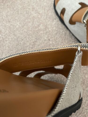 Women’s Hermes Etoupe Chypre Sandals Size 40 - Picture 3 of 3