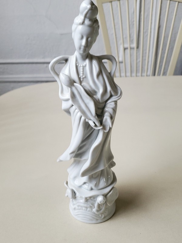Vintage Fine Porcelain Waman Statue. Homeowners Figurine 