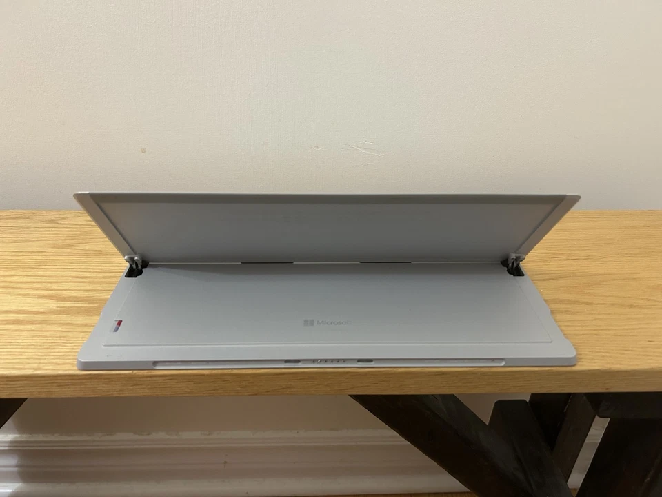 [BUNDLE] Microsoft Surface Pro 4 i5-6300U 12.3" 8GB RAM 256GB SSD Windows 11 - Image 3 of 4