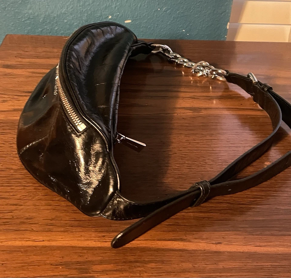 Bolso Cinturón MICHAEL KORS Estampado Medio PVC Con Borde de Cuero Negro/Plateado Foto 2 de 4